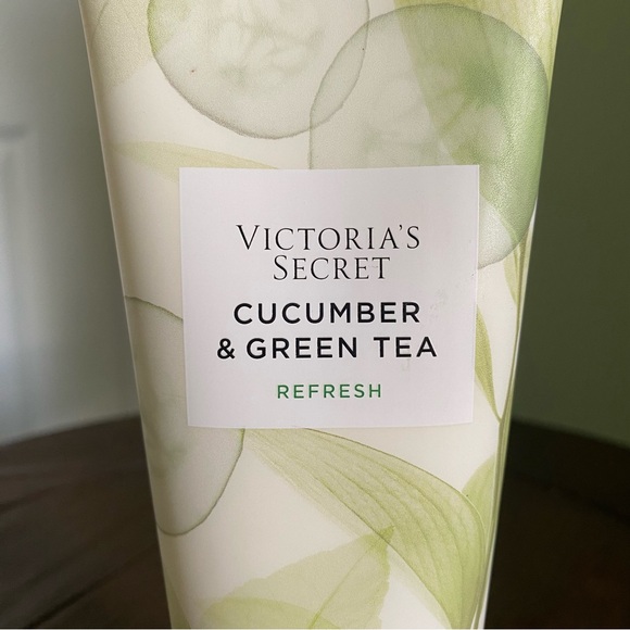 New Victoria's Secret 24-Hour Moisture Hydrating Body Lotion - Picture 4 of 6